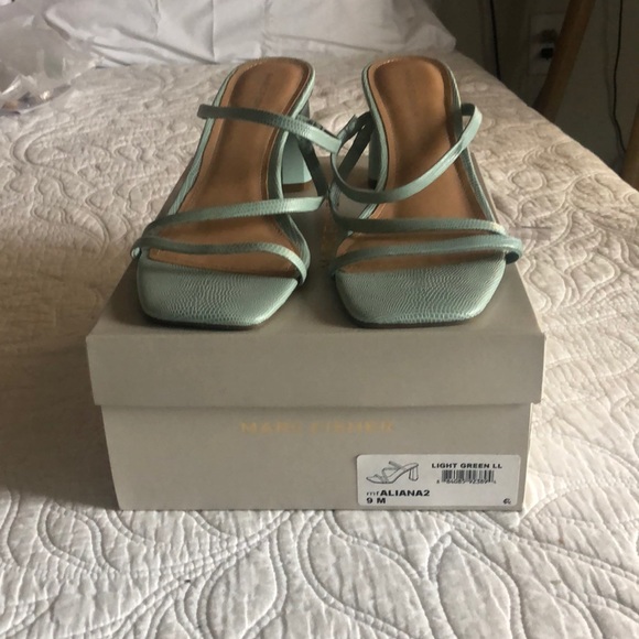 Marc Fisher Size 9 Alaina Light Green Sandal - Picture 3 of 6